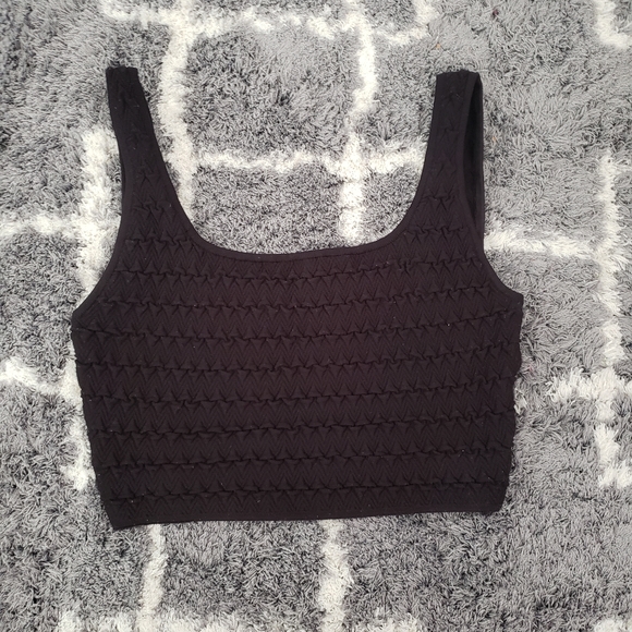 Textured Babaton Sculpt Knit Cropped Tank - Picture 9 of 11